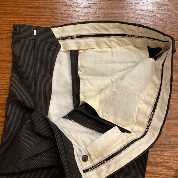 Backrach 3 piece pin striped 3 button wool suit made in Italy size 38R / 31W - Picture 16 of 17